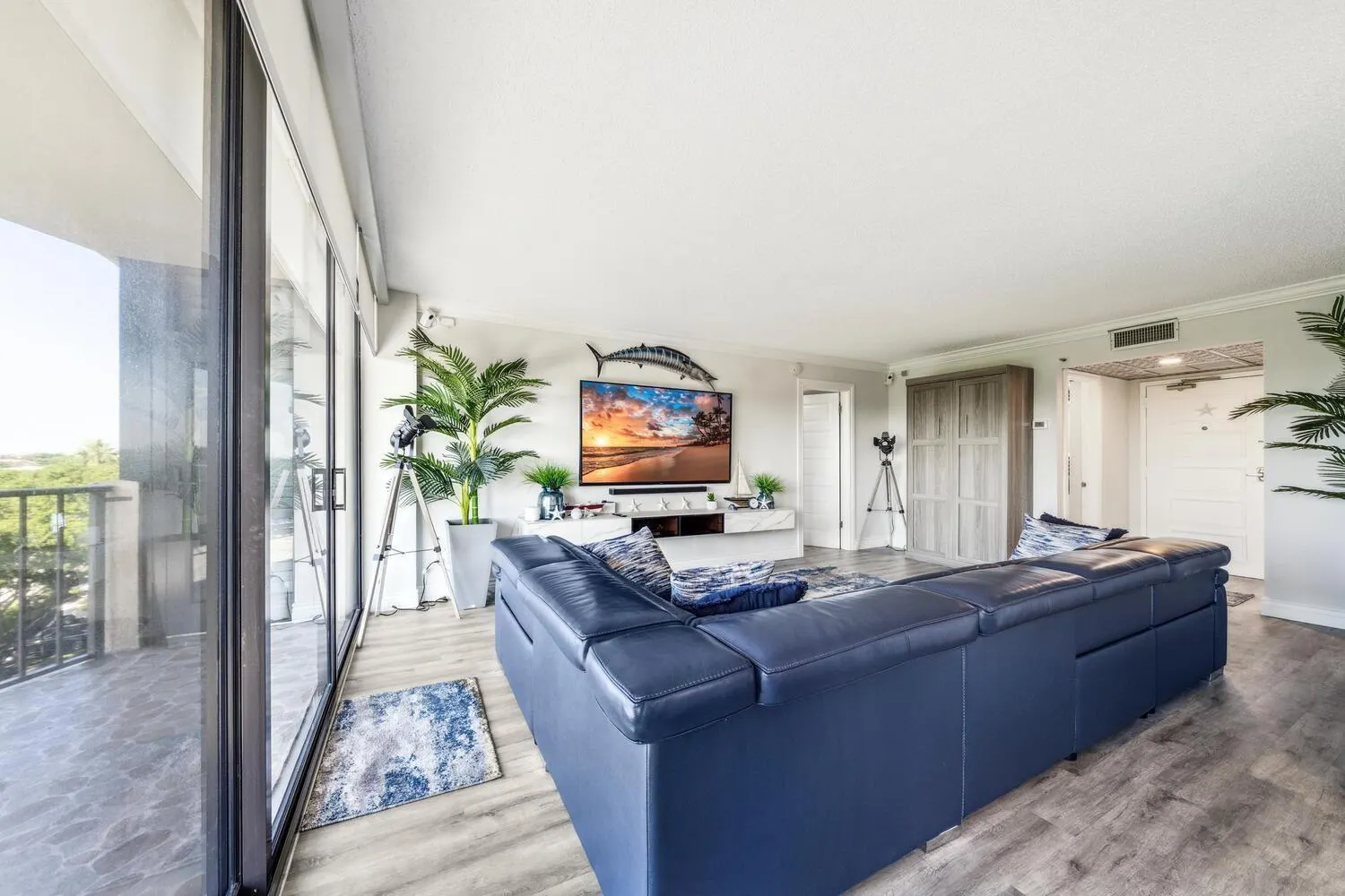 859 Jeffery Street, #6090