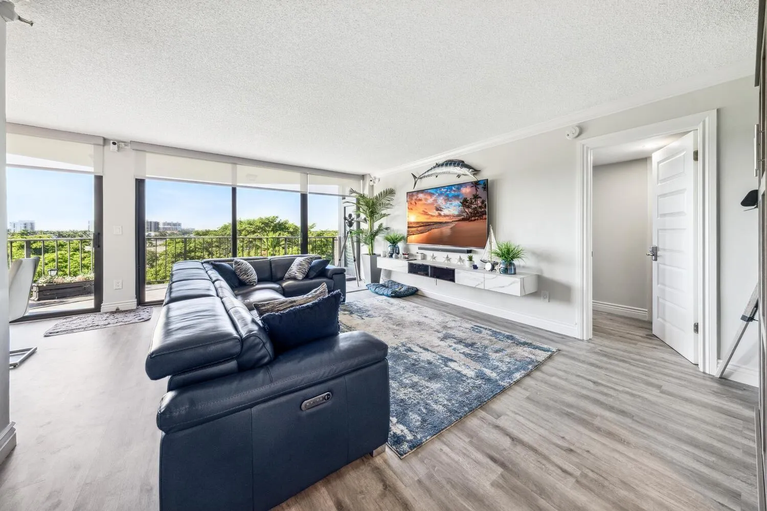 859 Jeffery Street, #6090
