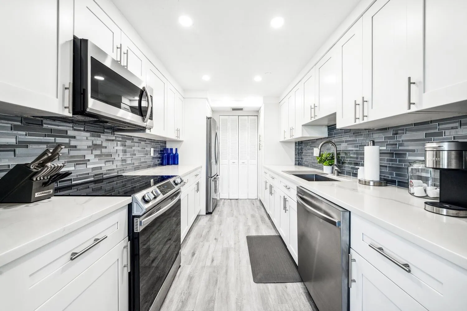 859 Jeffery Street, #6090