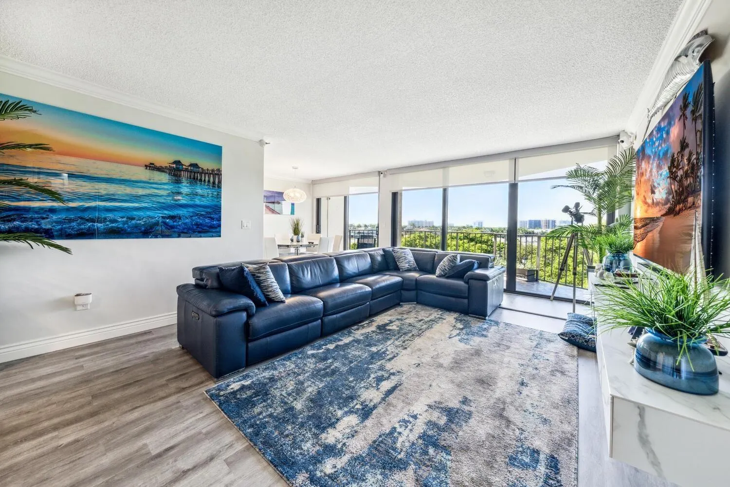 859 Jeffery Street, #6090