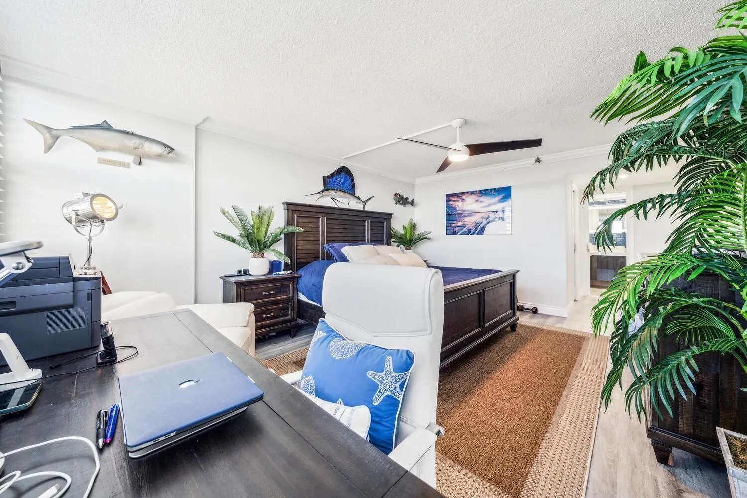 859 Jeffery Street, #6090