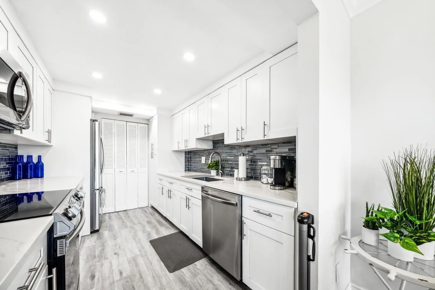 859 Jeffery Street, #6090