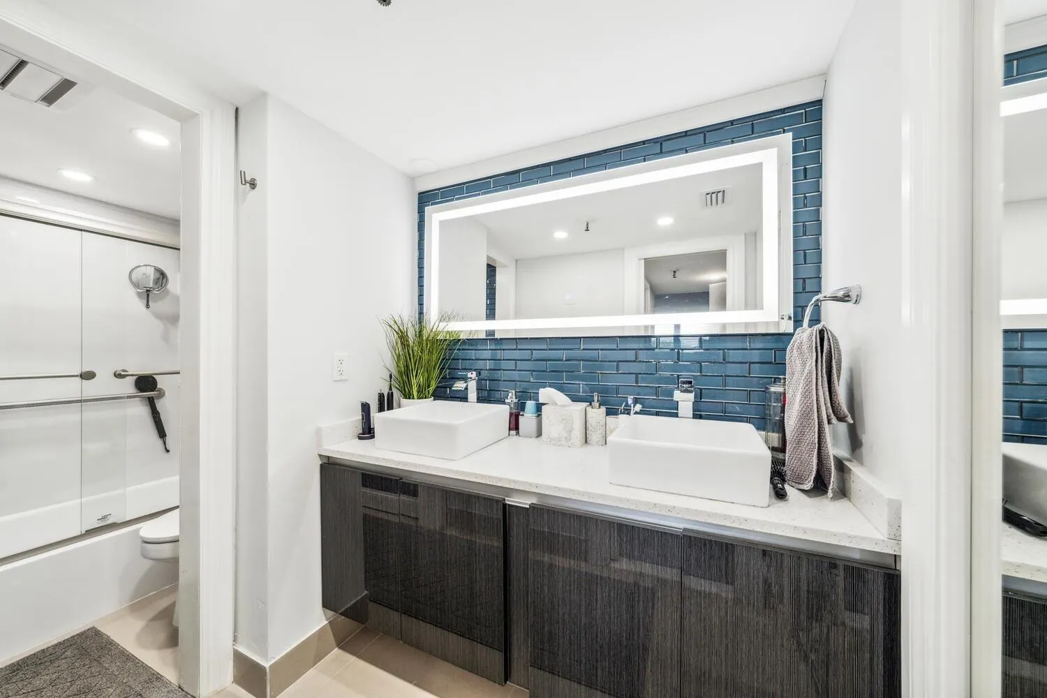 859 Jeffery Street, #6090