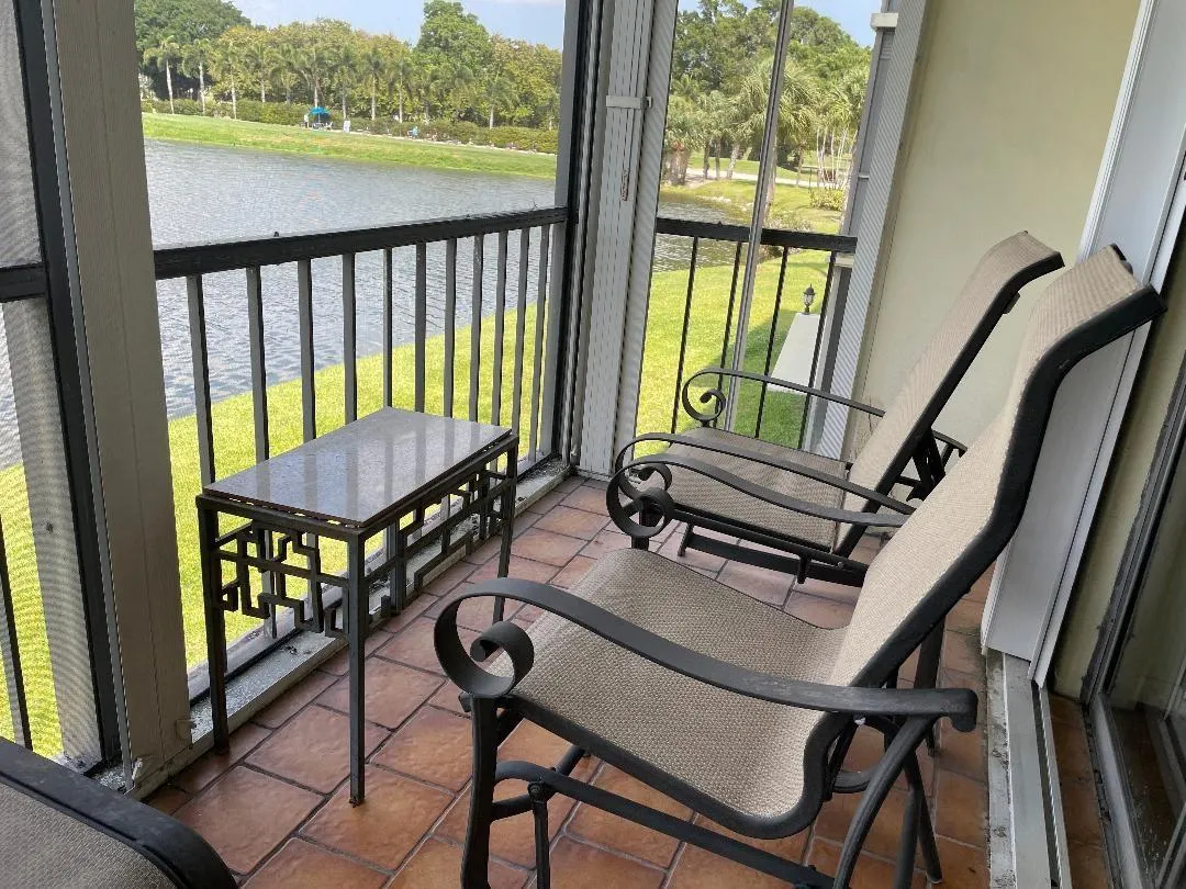 9423 S Hollybrook Lake Dr, #203