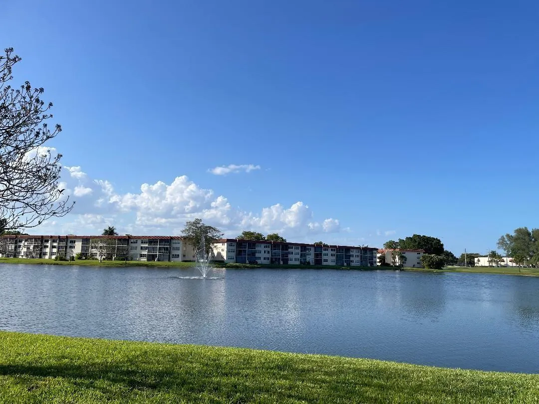 9423 S Hollybrook Lake Dr, #203