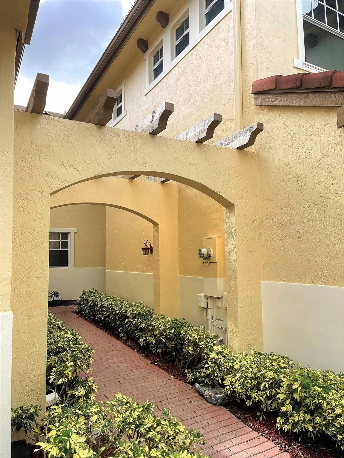 5780 NW 120th Ave