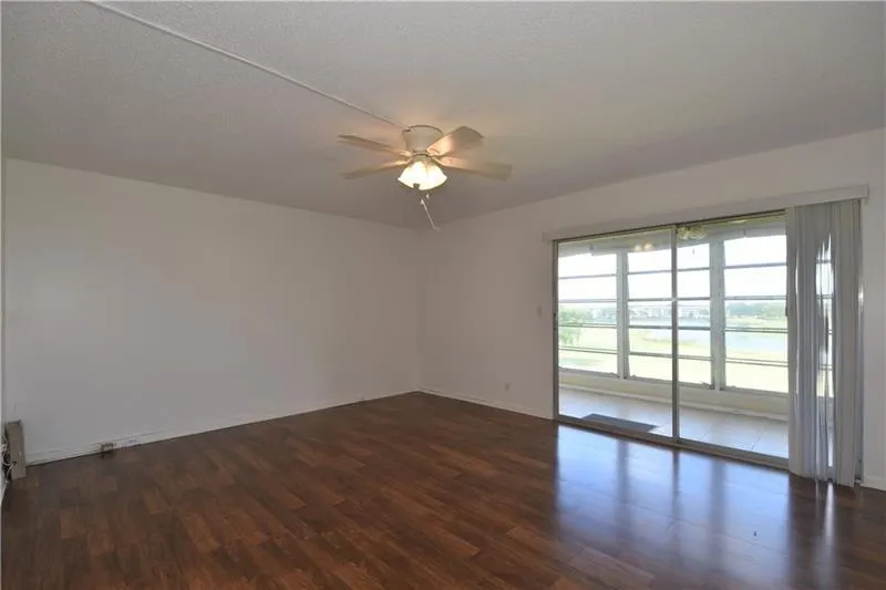 2801 Victoria Way, #J4