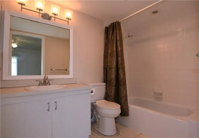 2801 Victoria Way, #J4