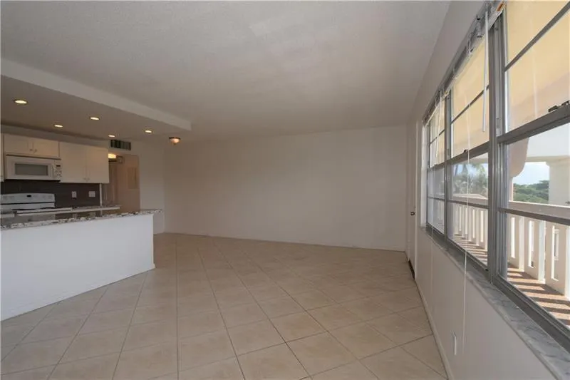 2801 Victoria Way, #J4