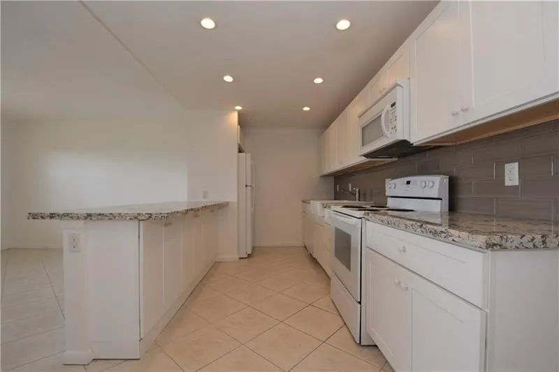 2801 Victoria Way, #J4