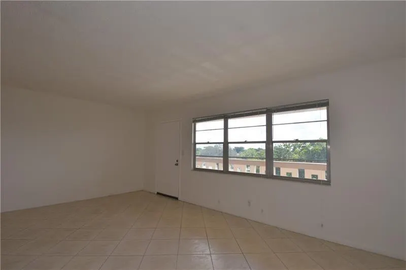 2801 Victoria Way, #J4