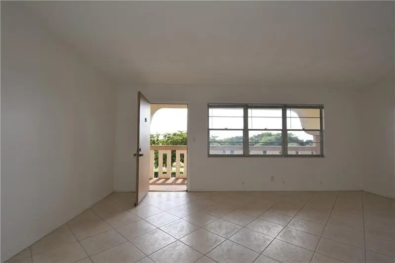 2801 Victoria Way, #J4