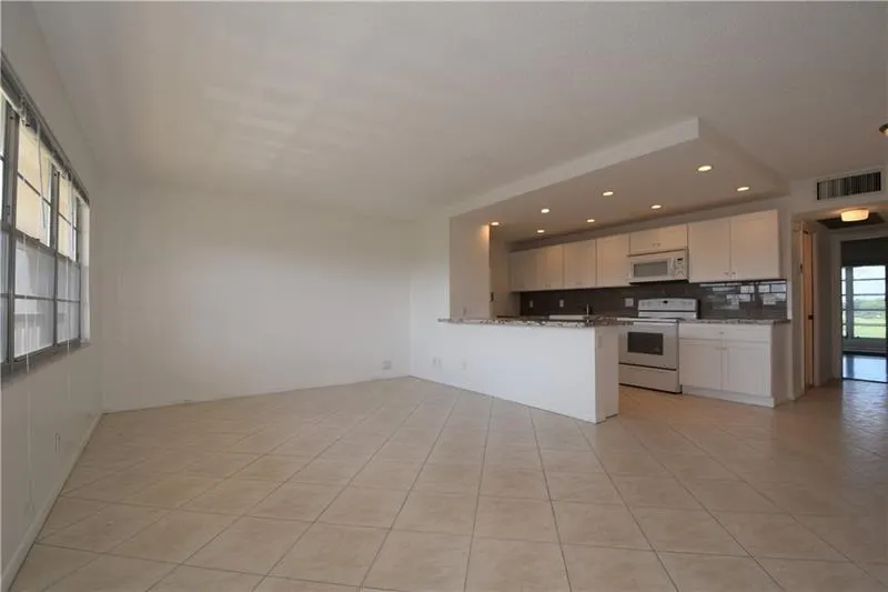 2801 Victoria Way, #J4