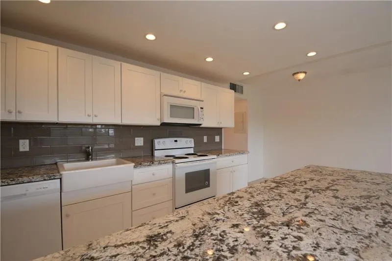 2801 Victoria Way, #J4