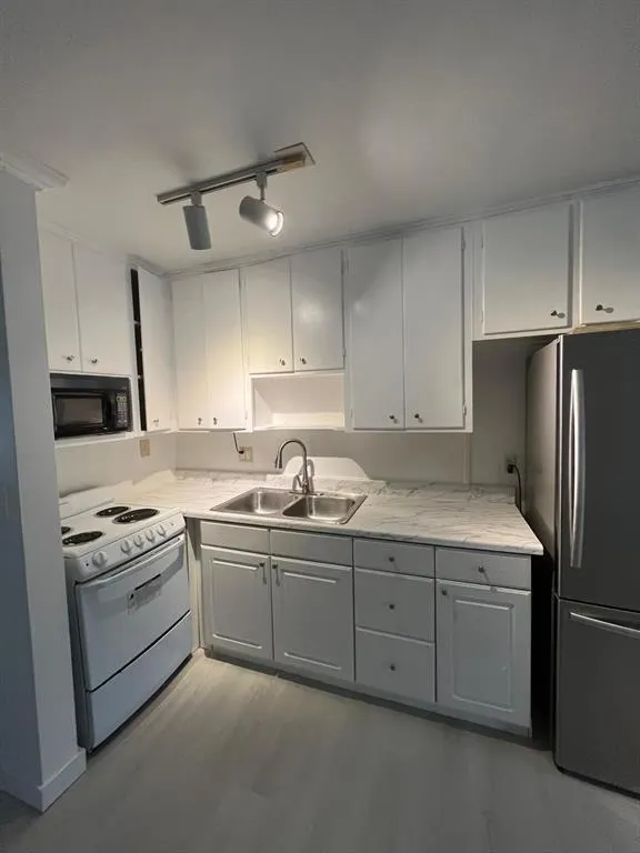 901 N Birch Rd, #9B