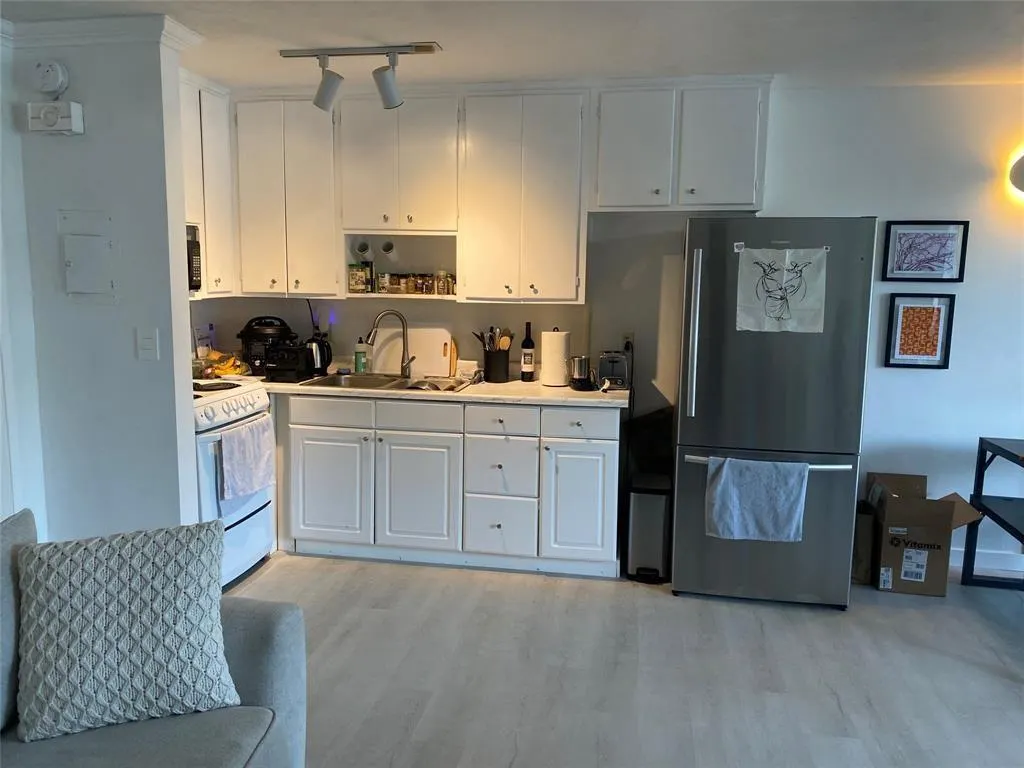 901 N Birch Rd, #9B
