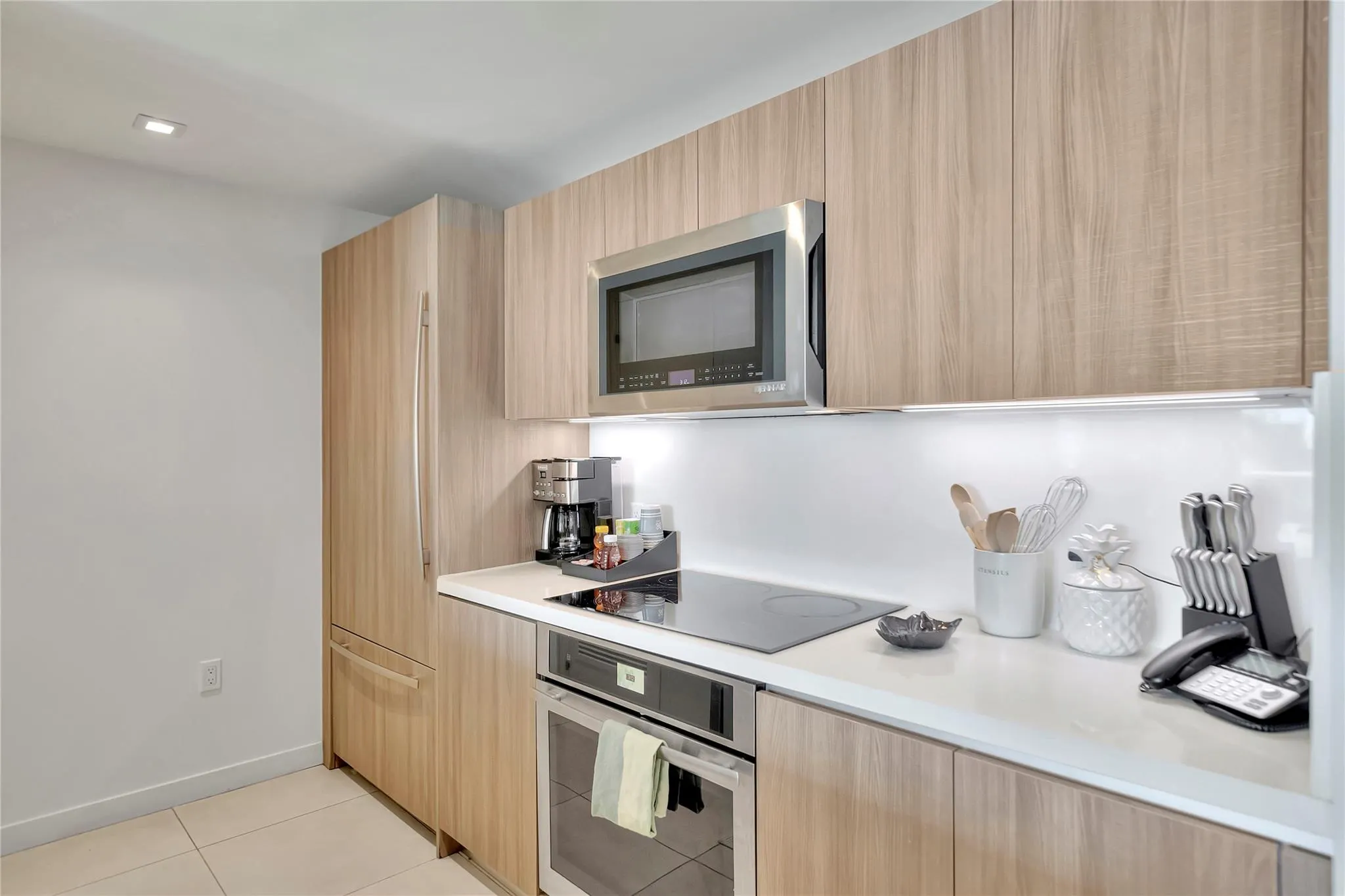 401 N Birch Rd, #504