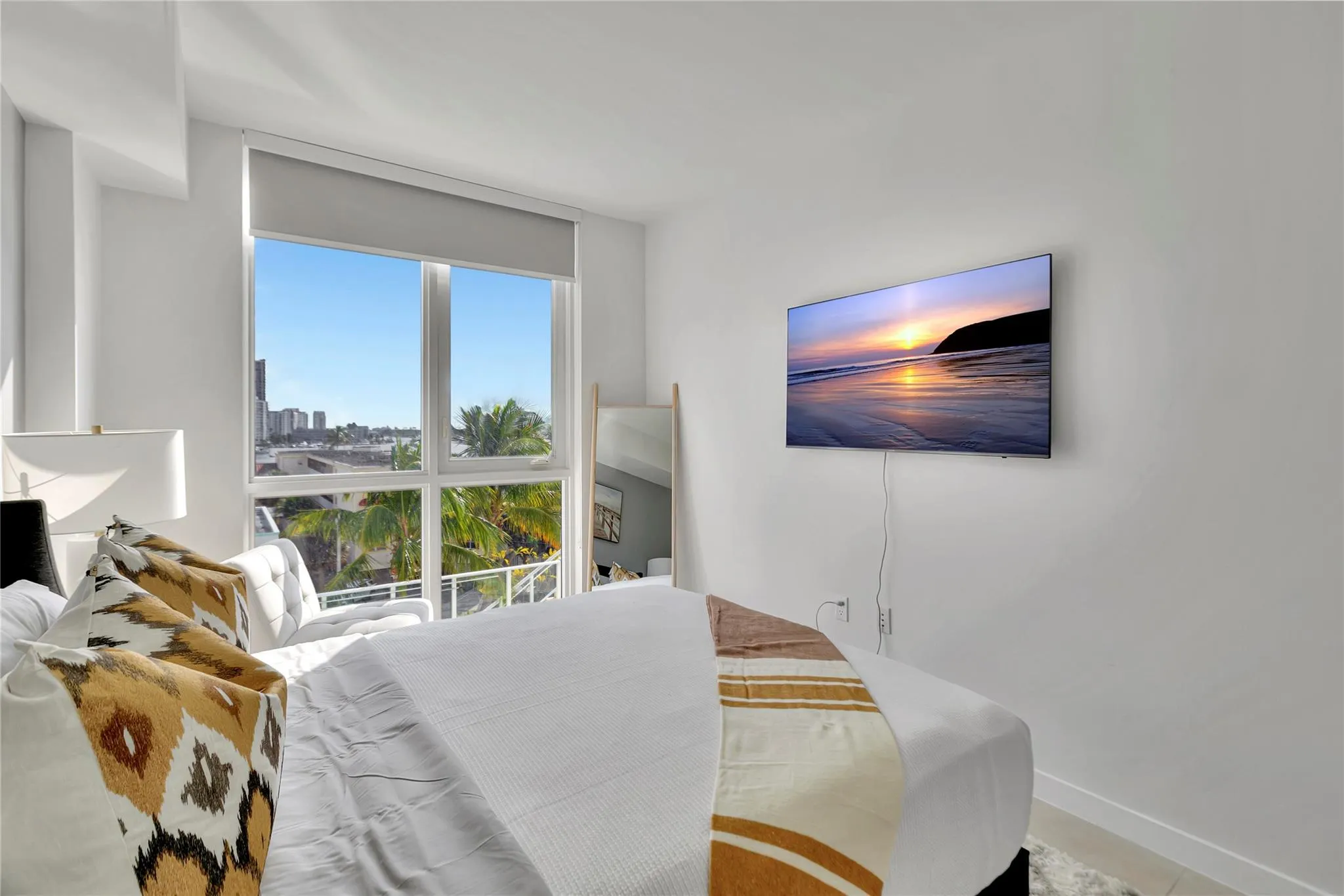 401 N Birch Rd, #504