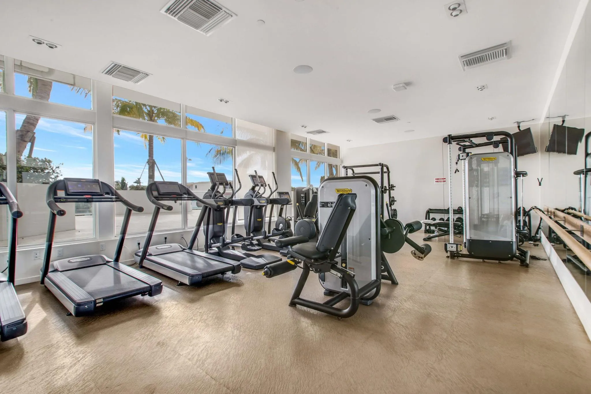 401 N Birch Rd, #504
