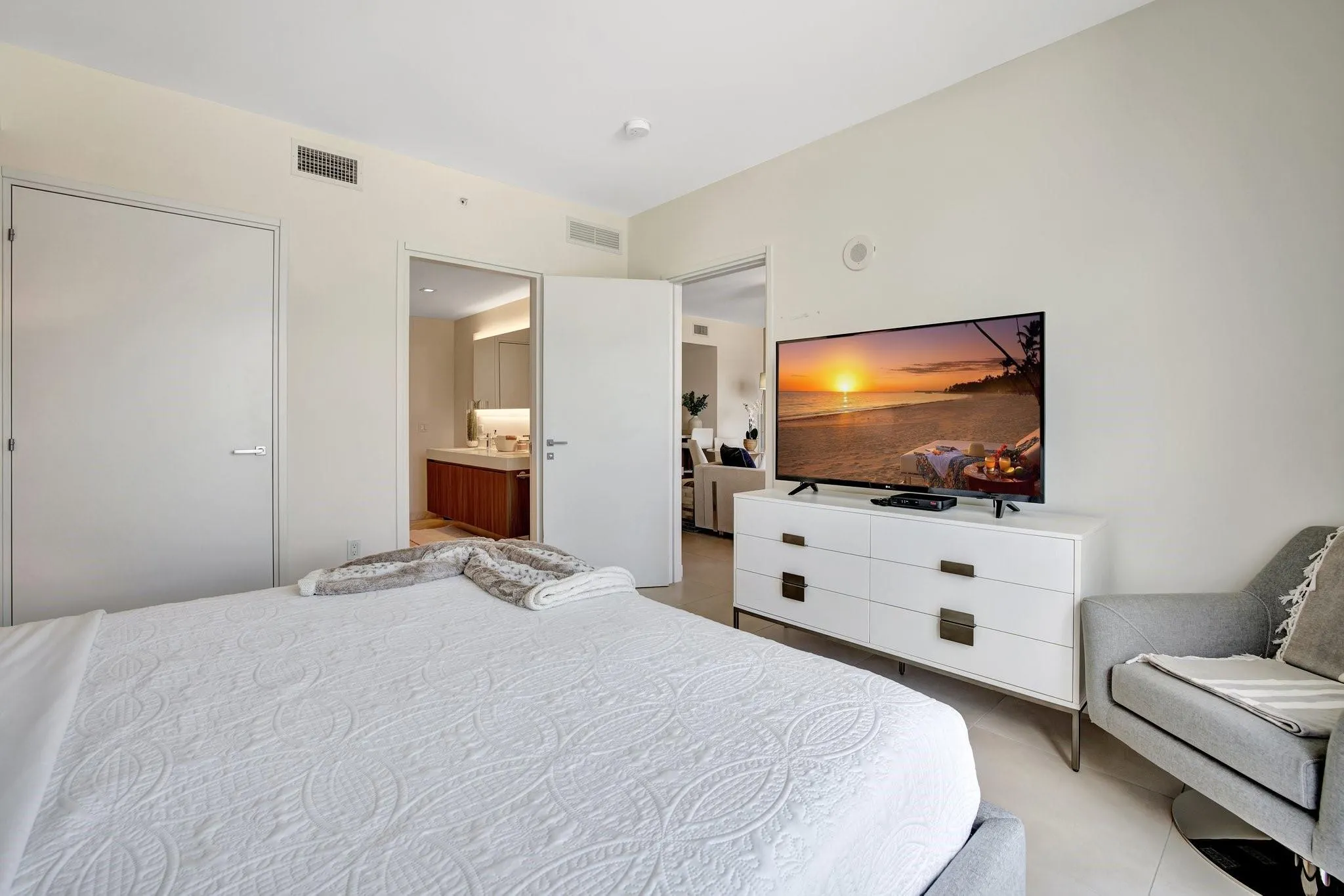 401 N Birch Rd, #413