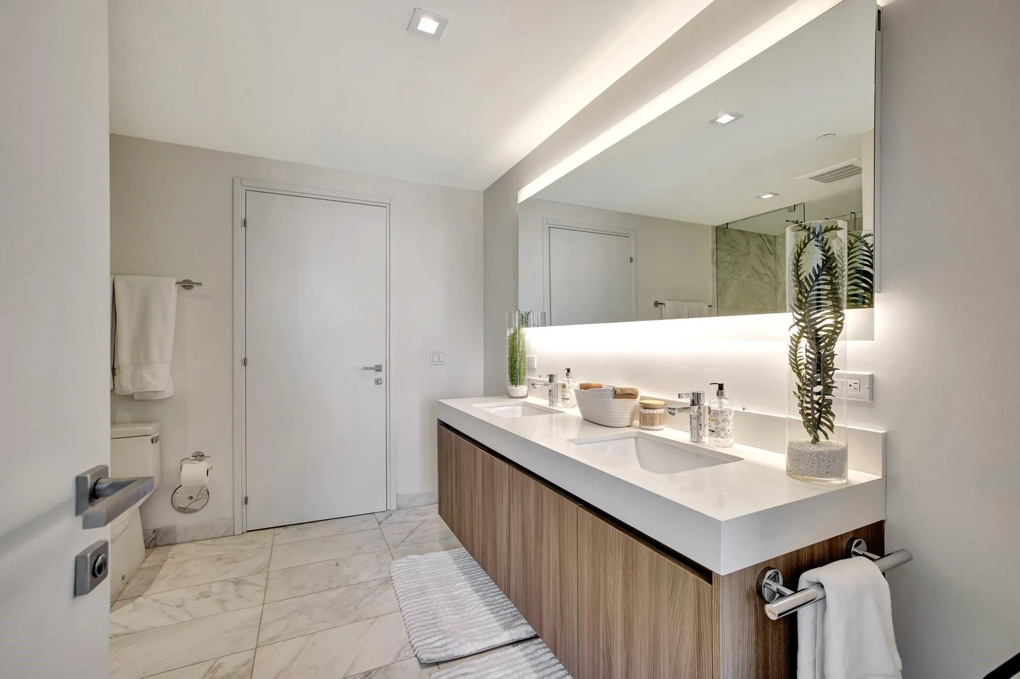 401 N Birch Rd, #413