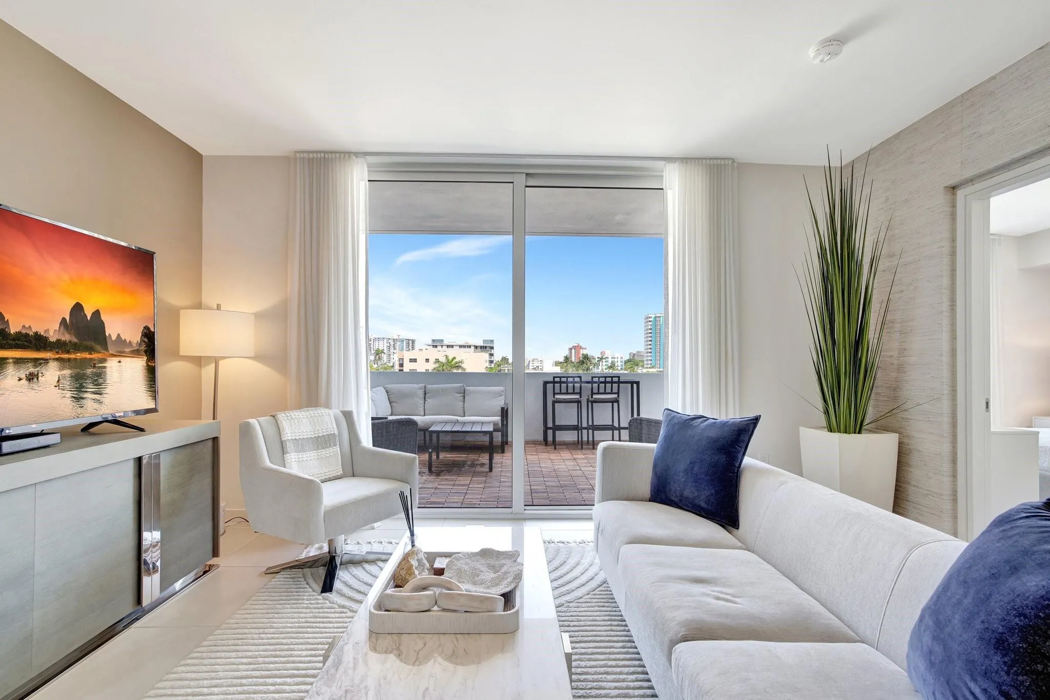 401 N Birch Rd, #413
