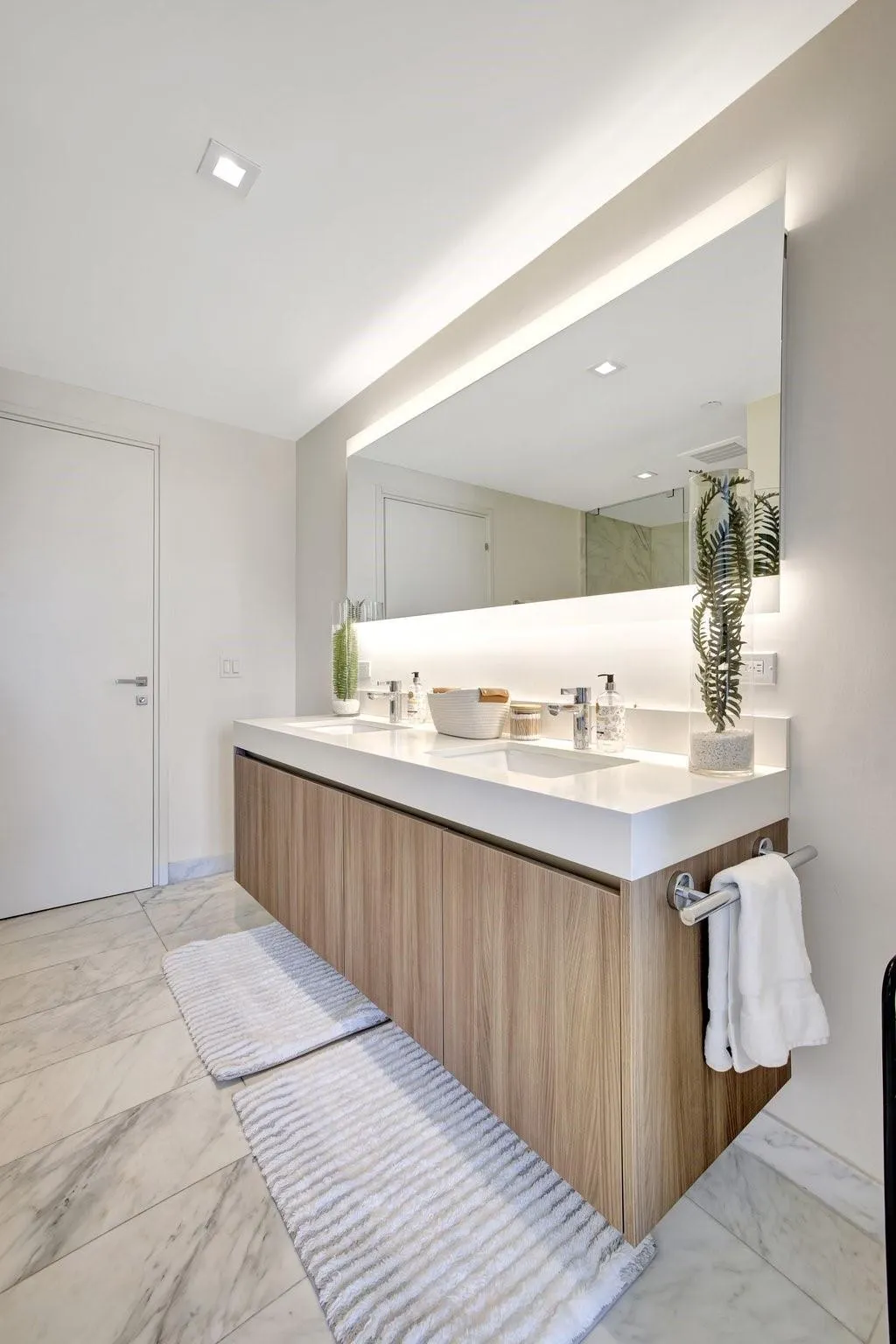 401 N Birch Rd, #413