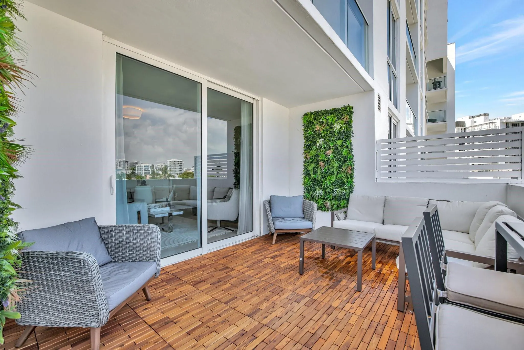 401 N Birch Rd, #413