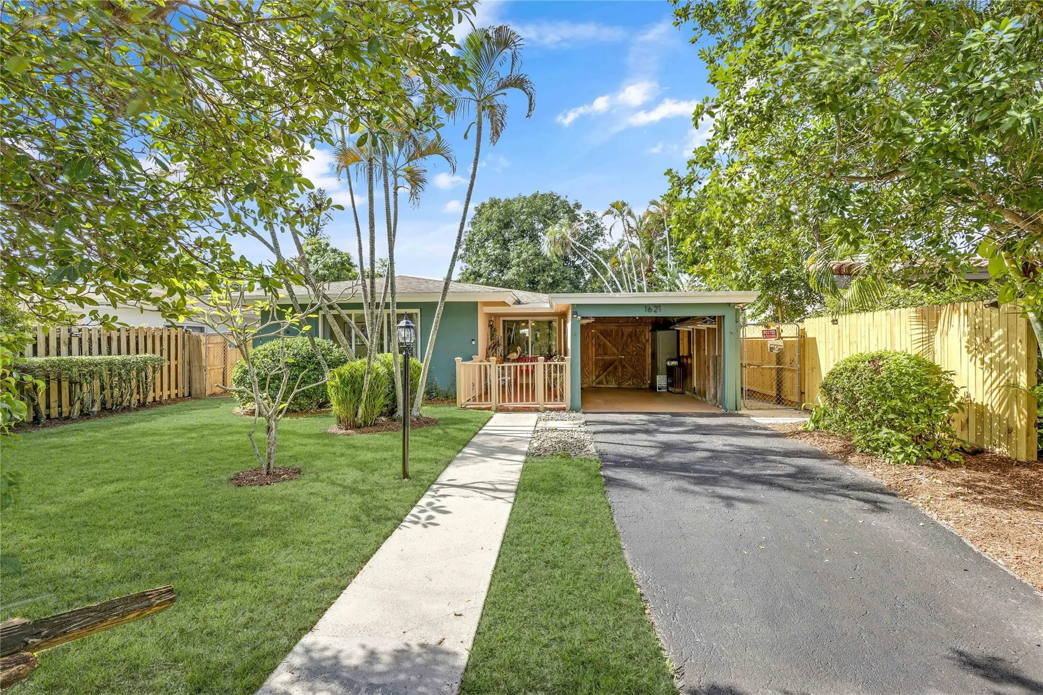 1621 NW 7th Ave
