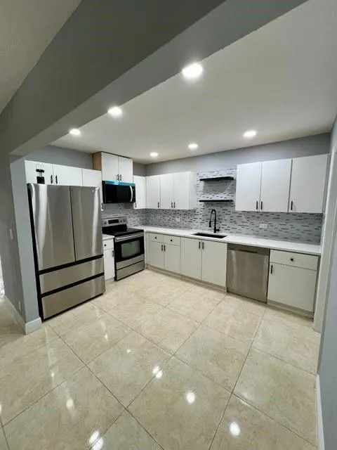 3231 N 72nd Way