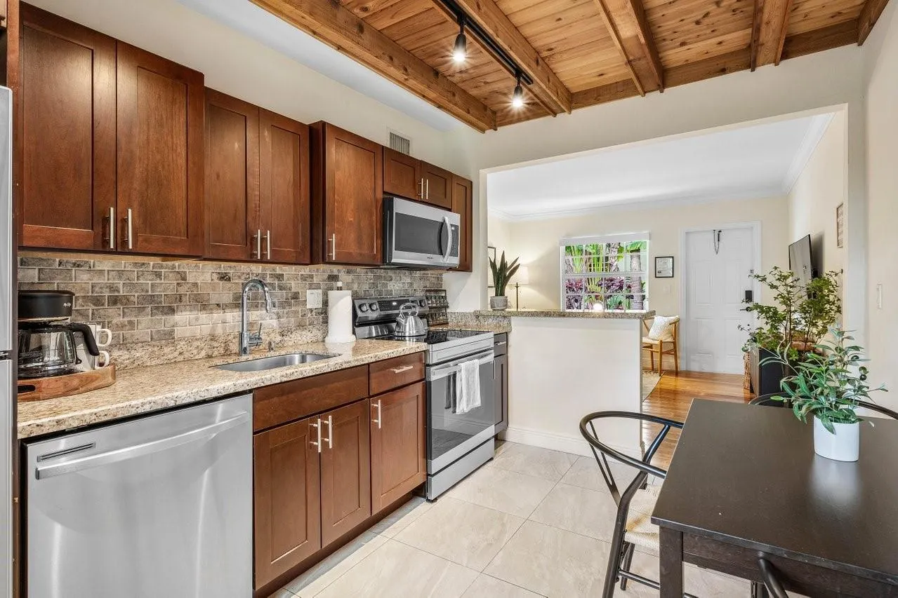 615 NE 9th Ave, #51