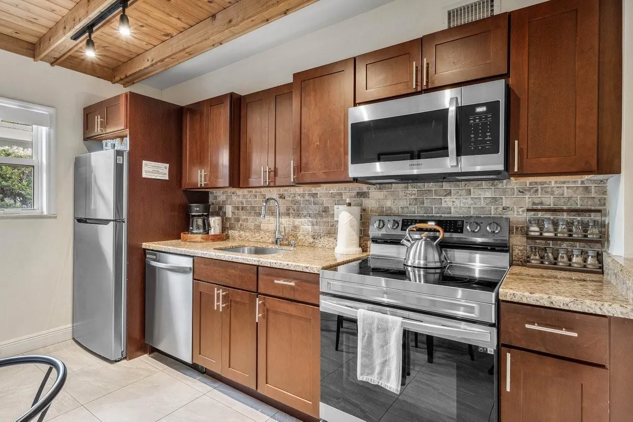 615 NE 9th Ave, #51
