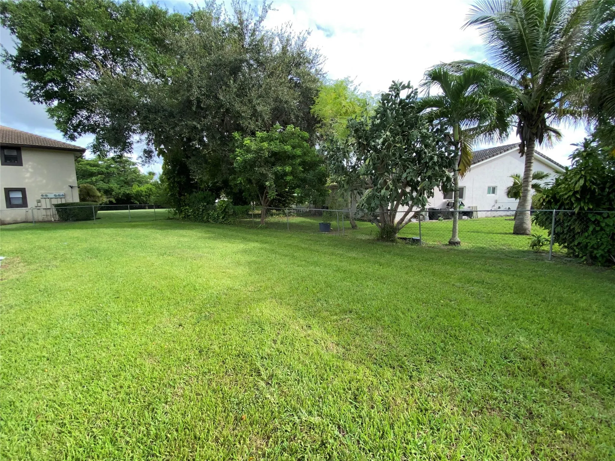 11380 NW 39th St