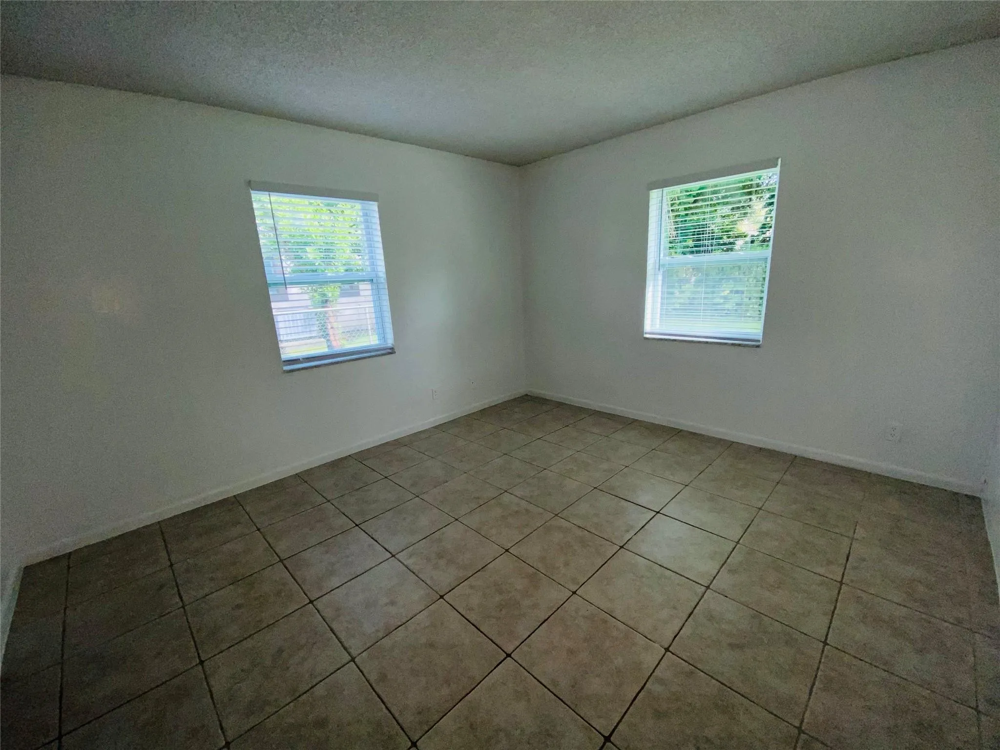 11380 NW 39th St