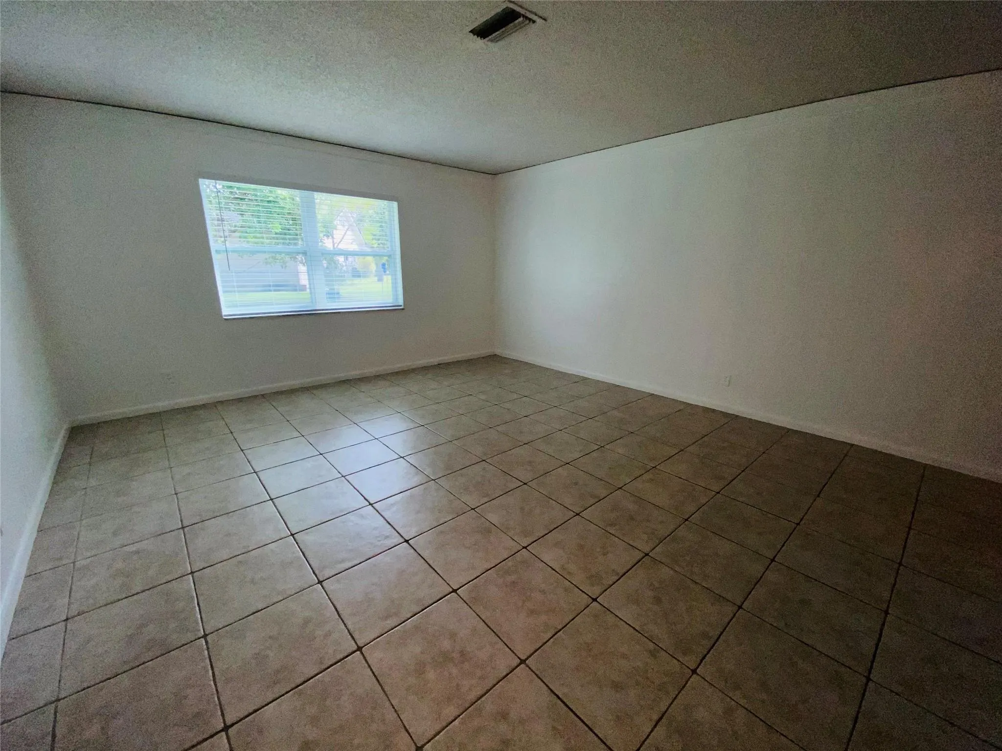 11380 NW 39th St