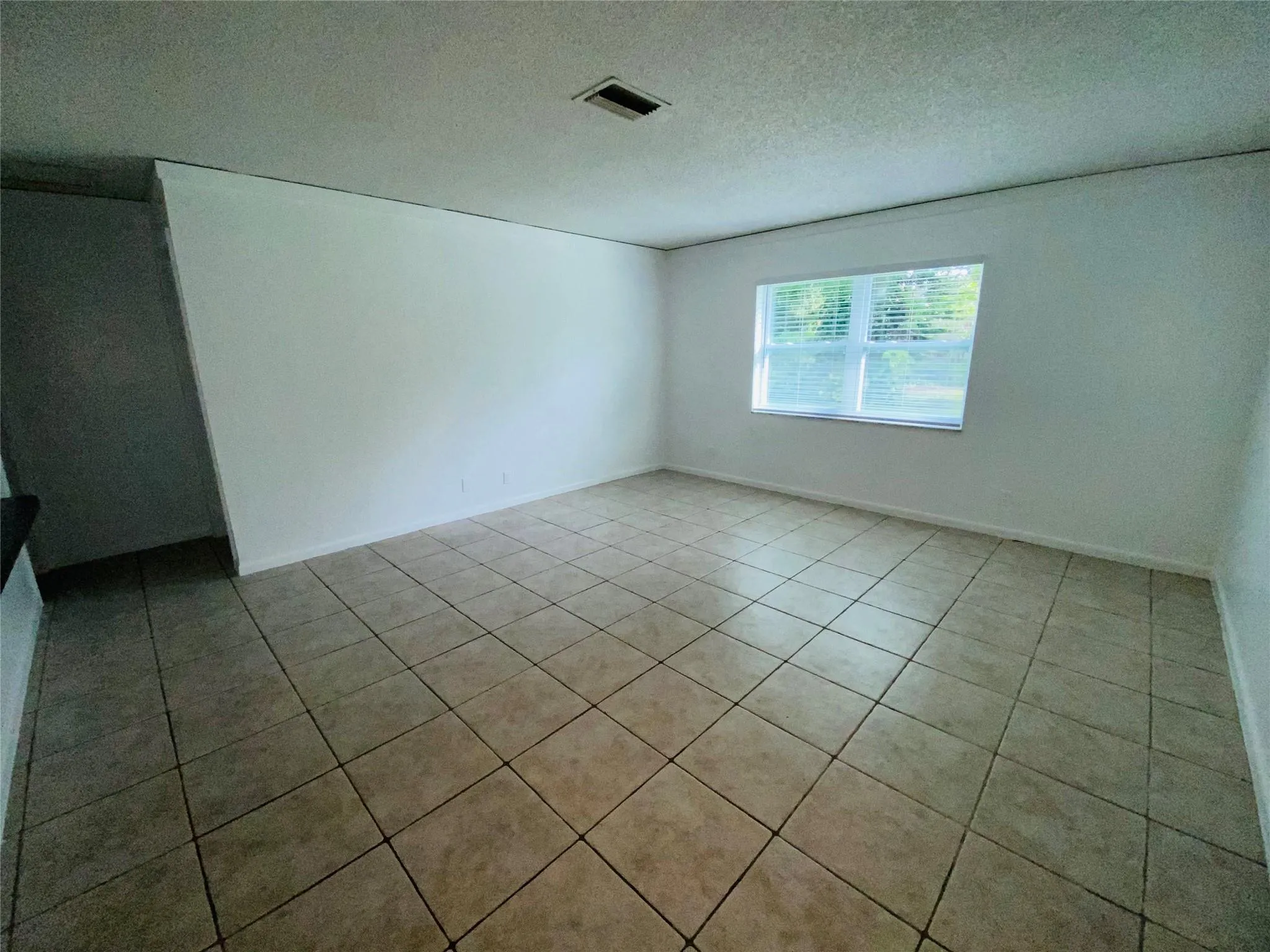 11380 NW 39th St