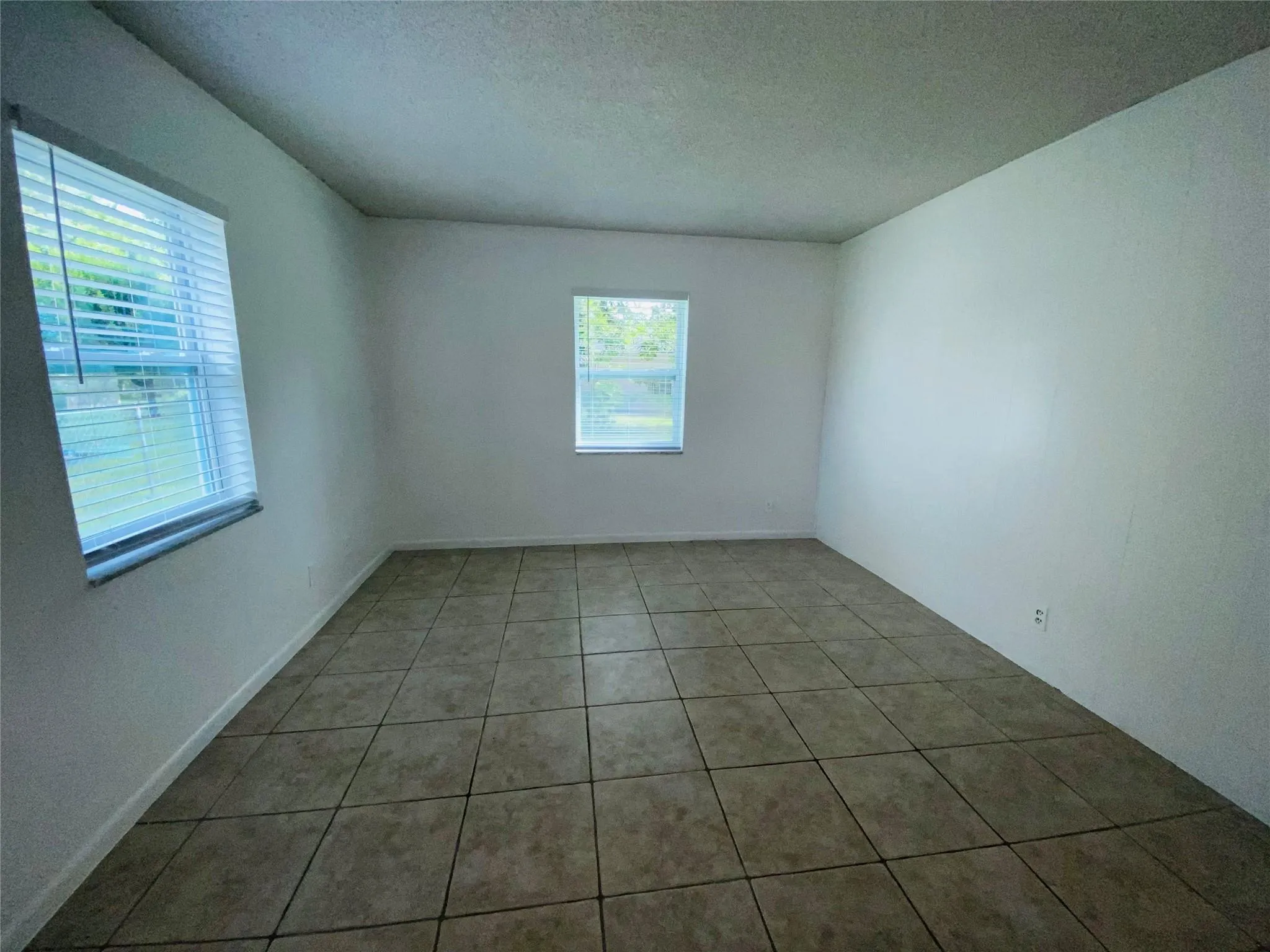 11380 NW 39th St