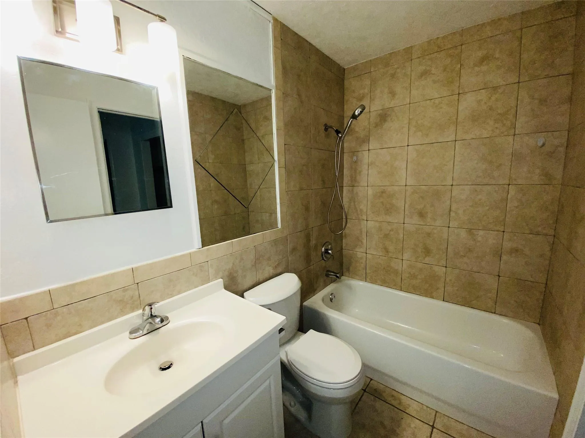 11380 NW 39th St