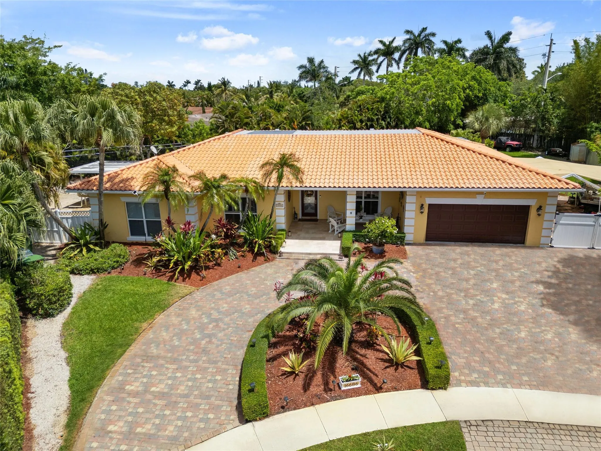 16686 Golfview Dr