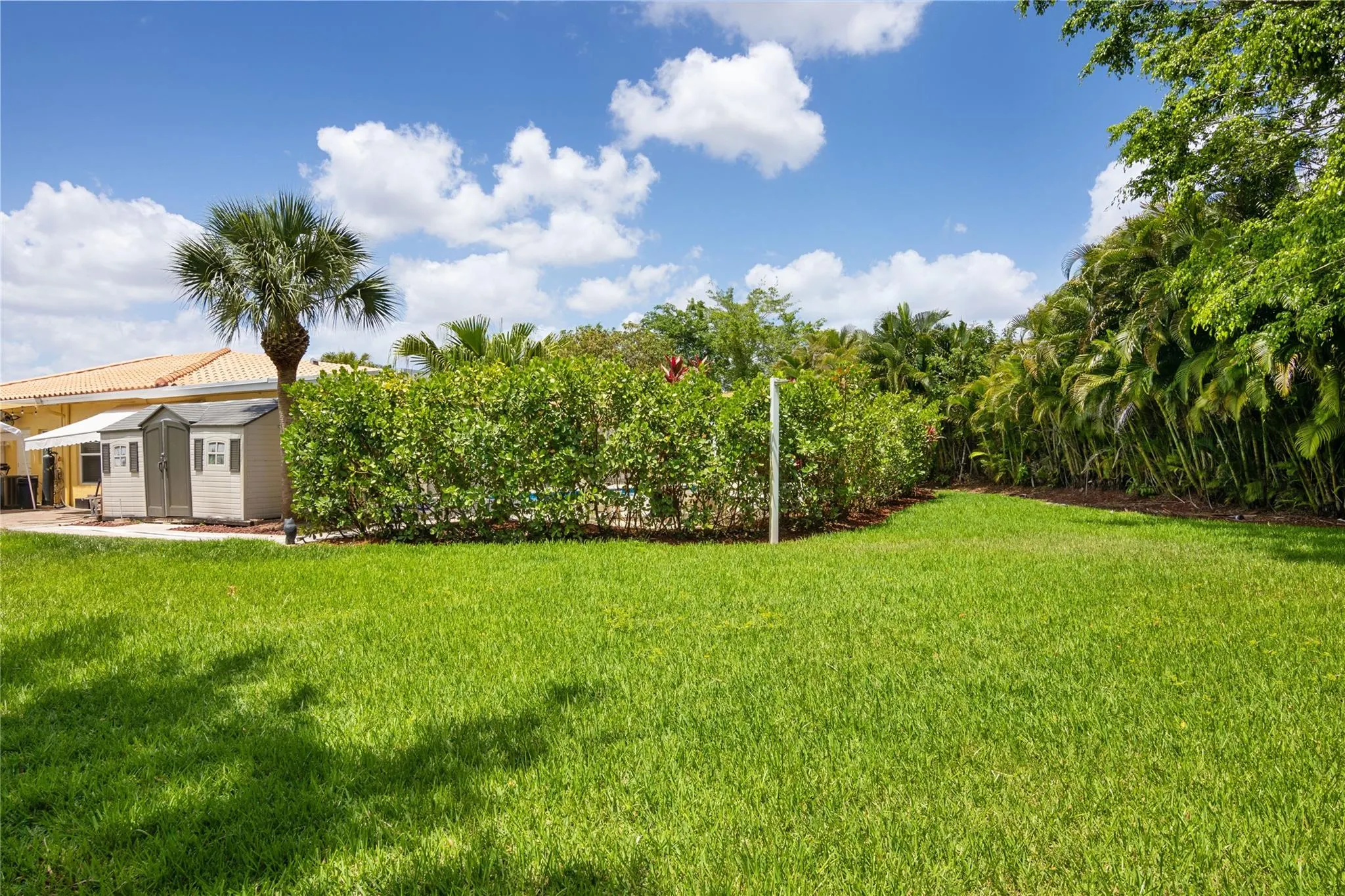 16686 Golfview Dr
