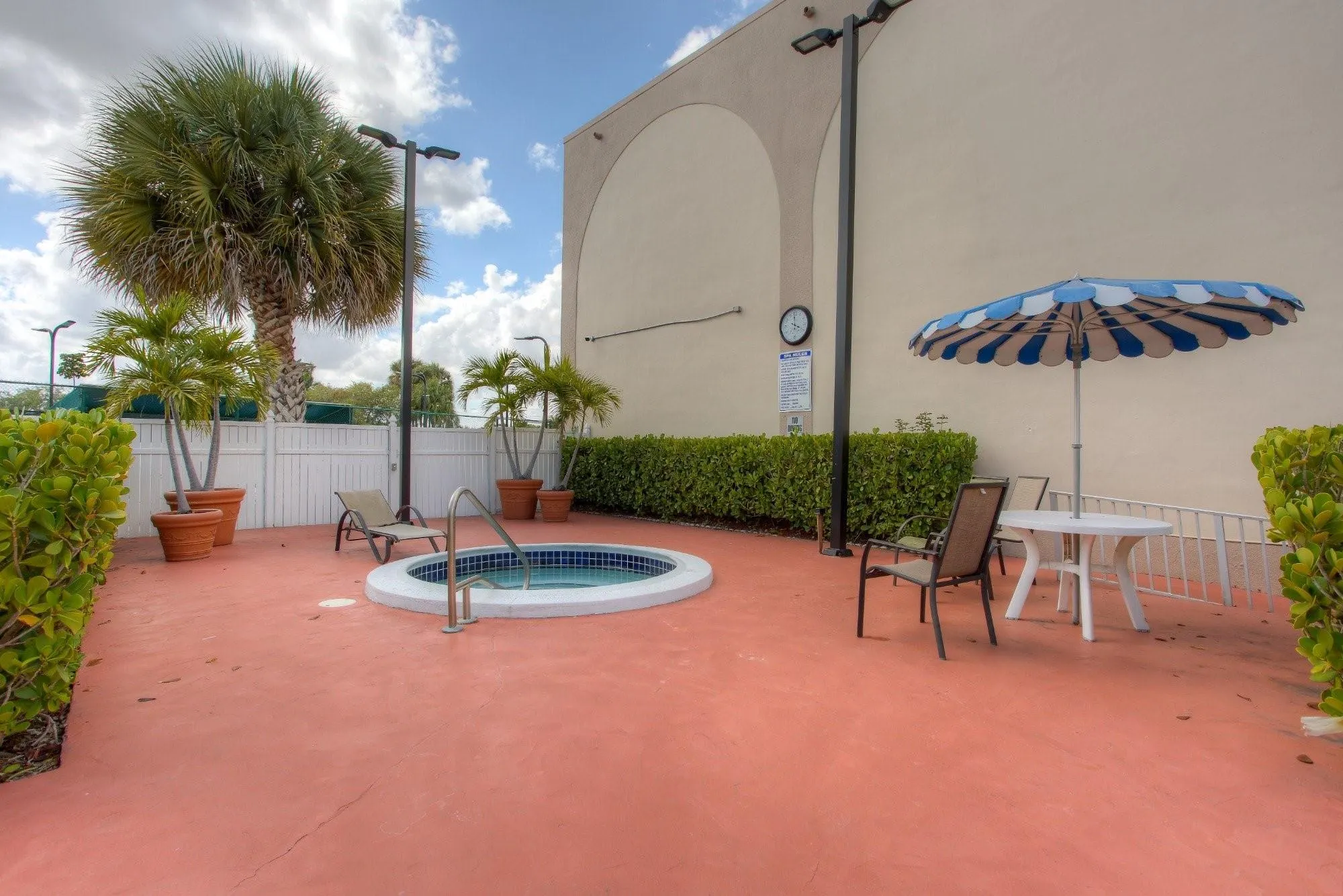 16686 Golfview Dr