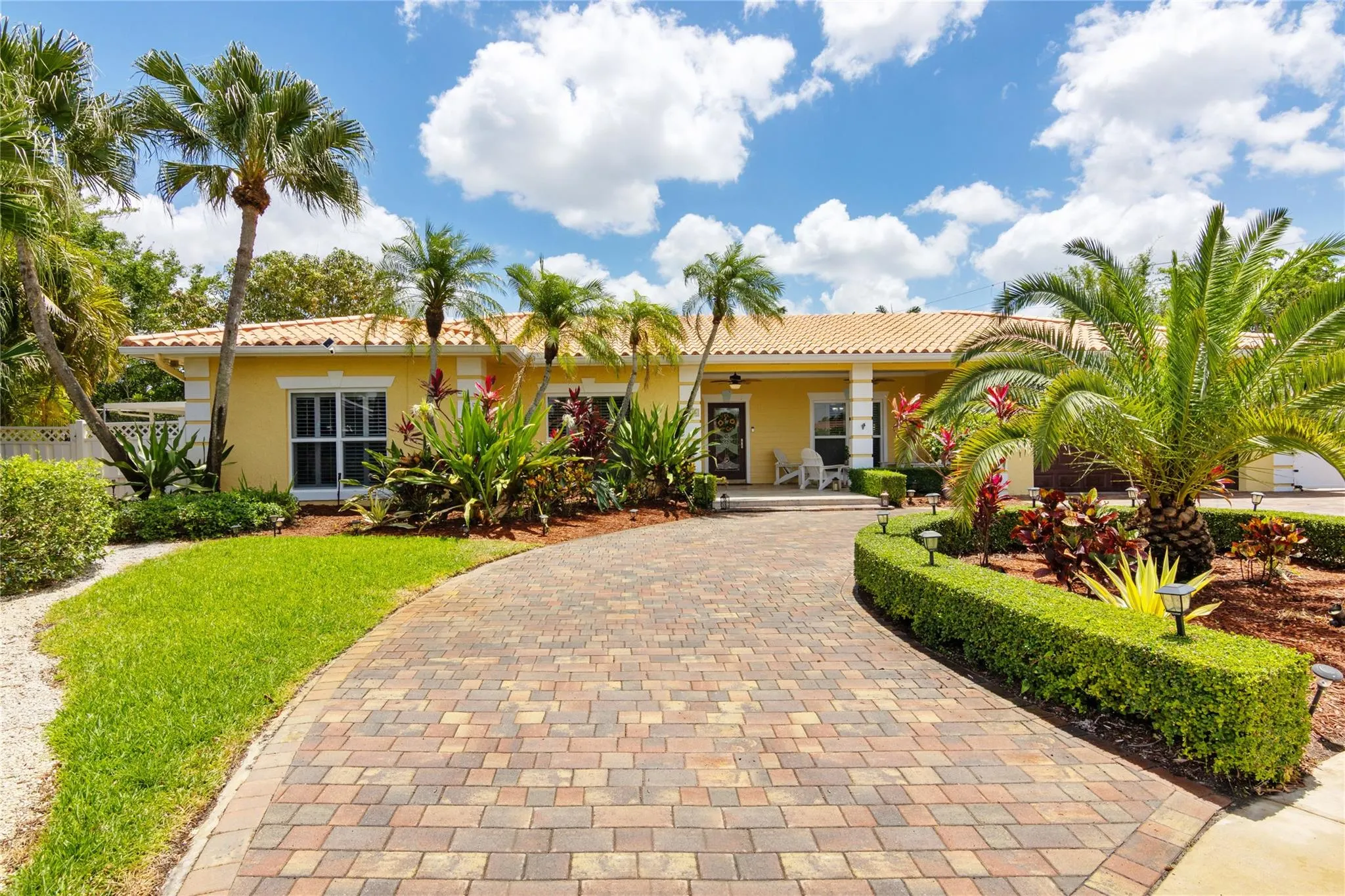 16686 Golfview Dr