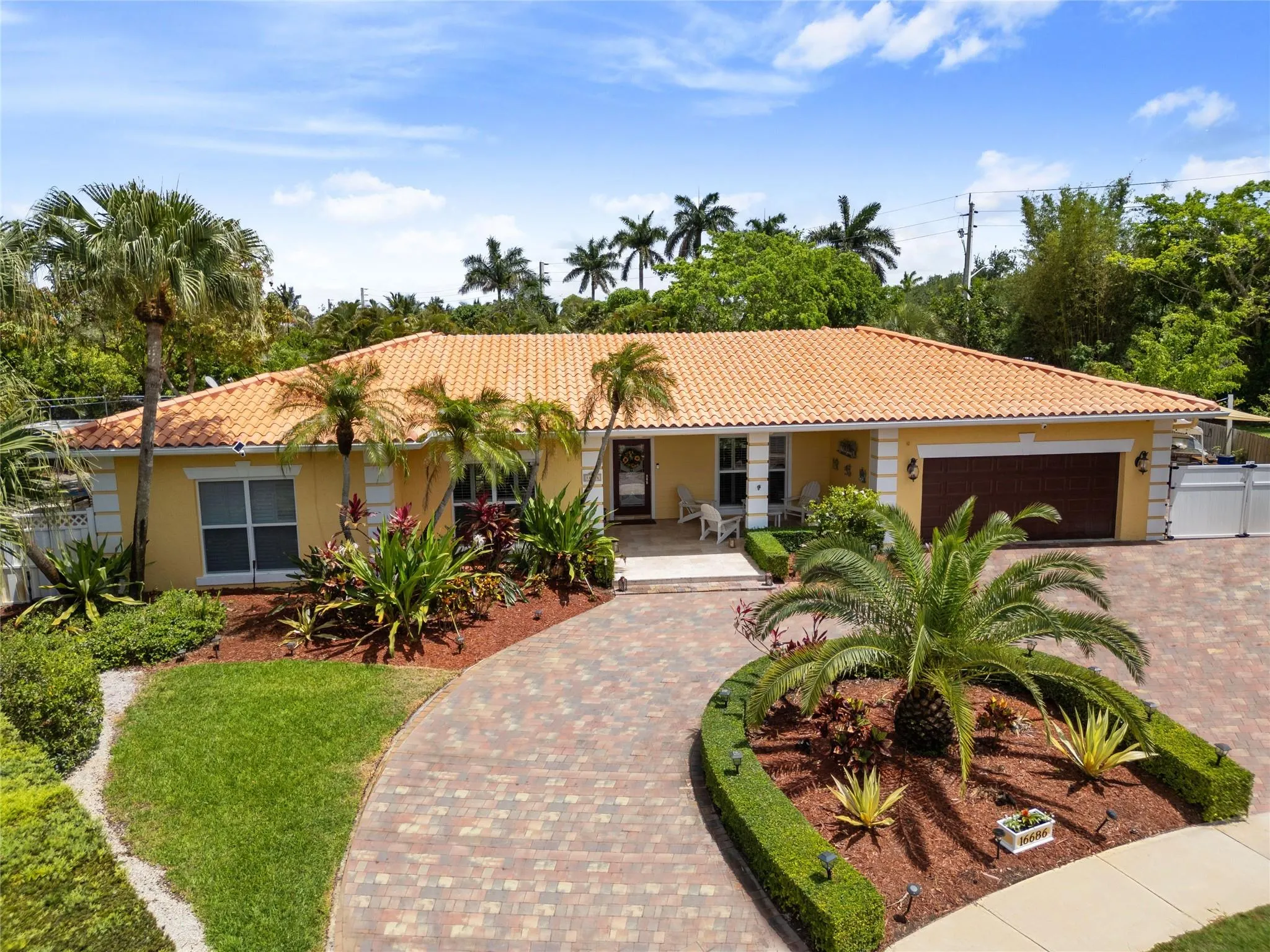 16686 Golfview Dr