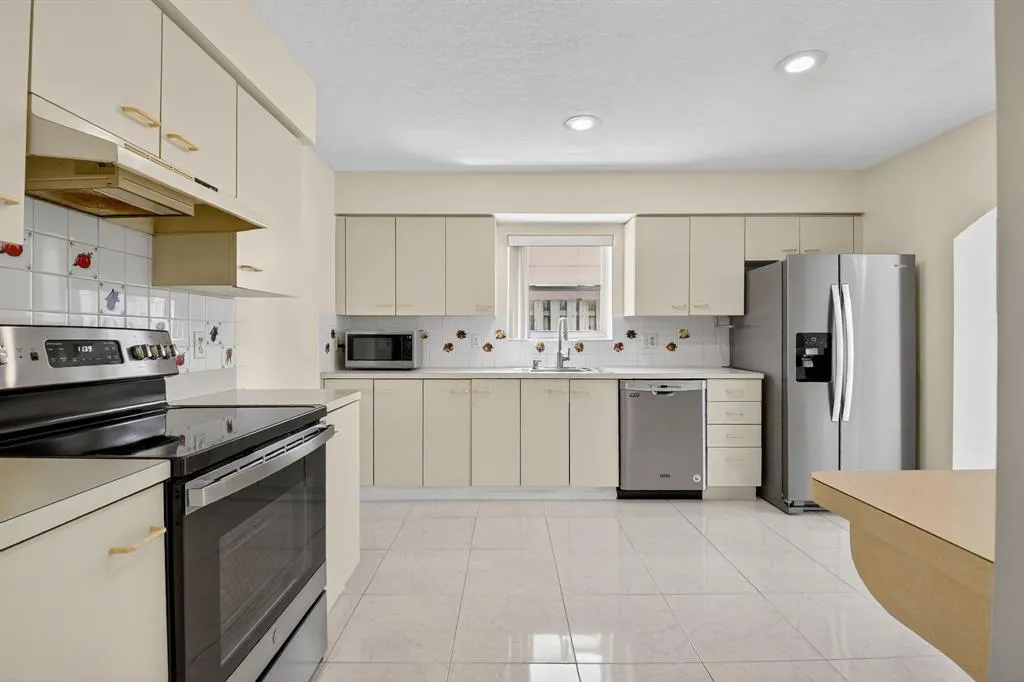 6044 STRAWBERRY FIELDS Way