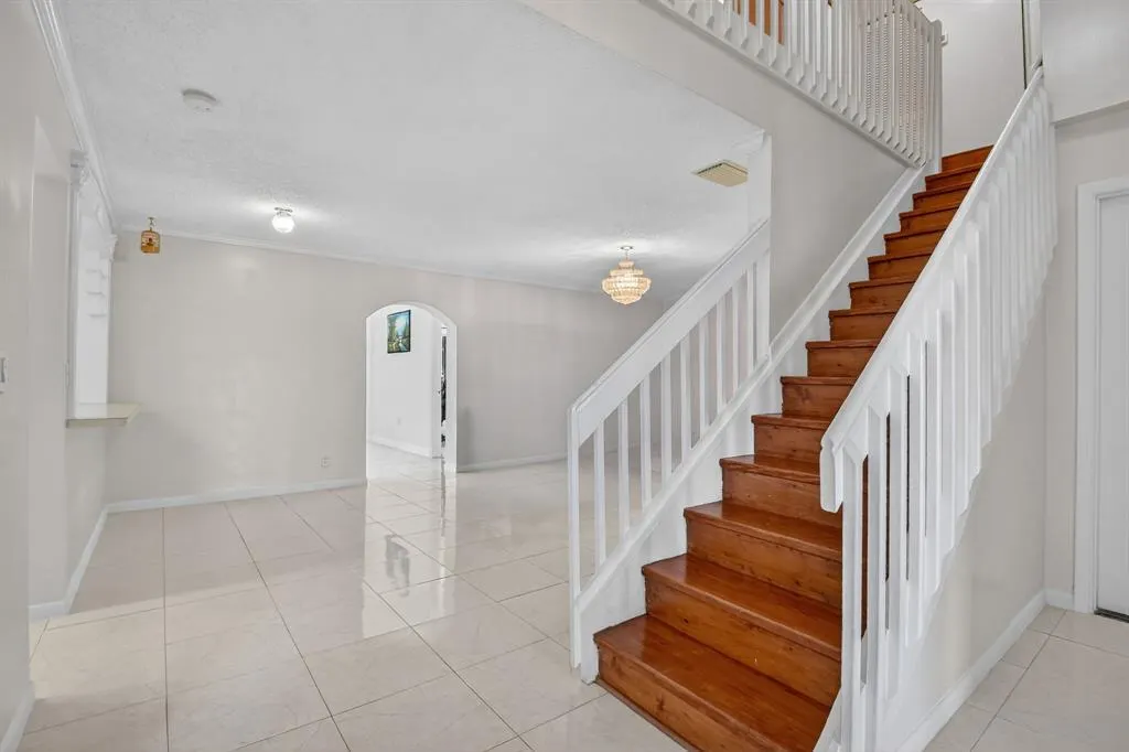6044 STRAWBERRY FIELDS Way