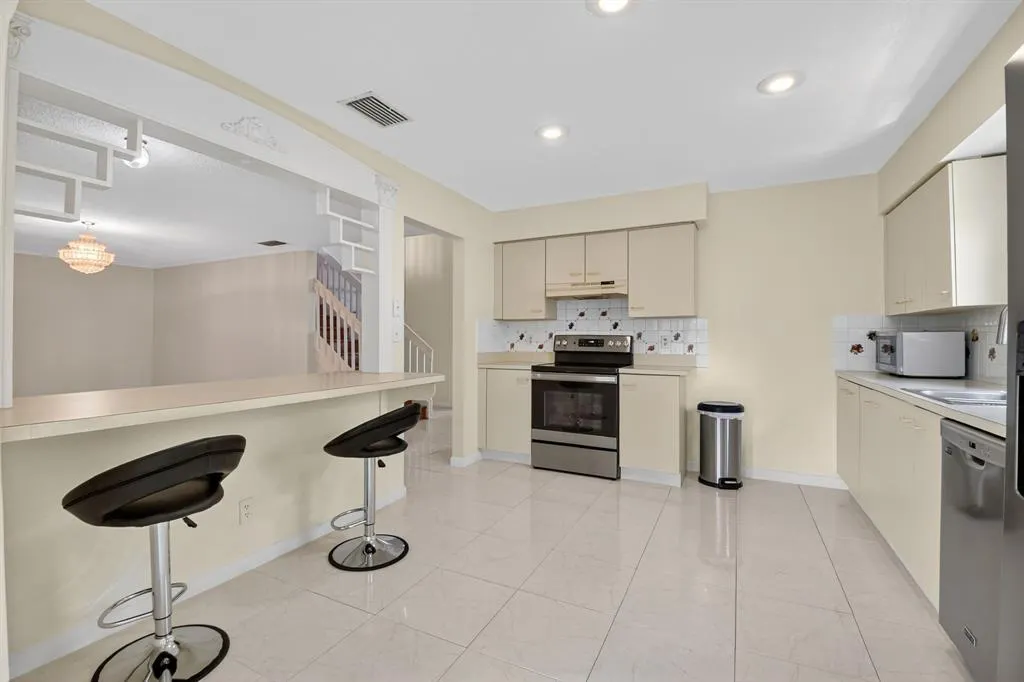 6044 STRAWBERRY FIELDS Way
