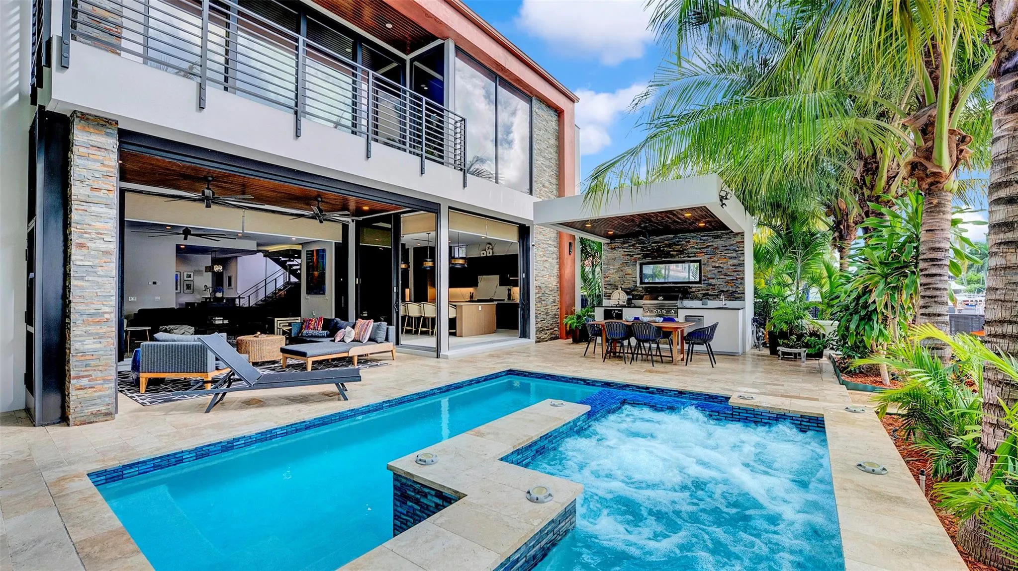 609 Poinciana Dr