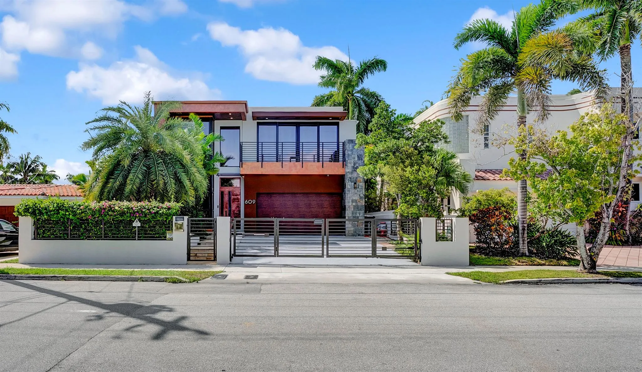 609 Poinciana Dr