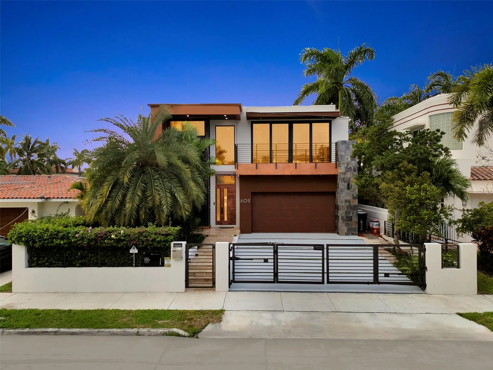 609 Poinciana Dr