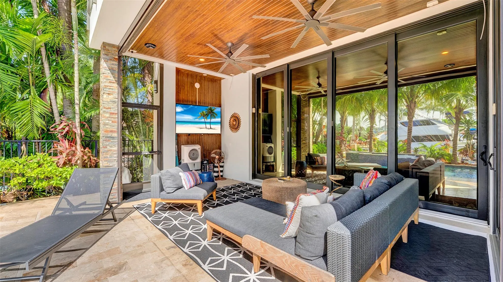 609 Poinciana Dr